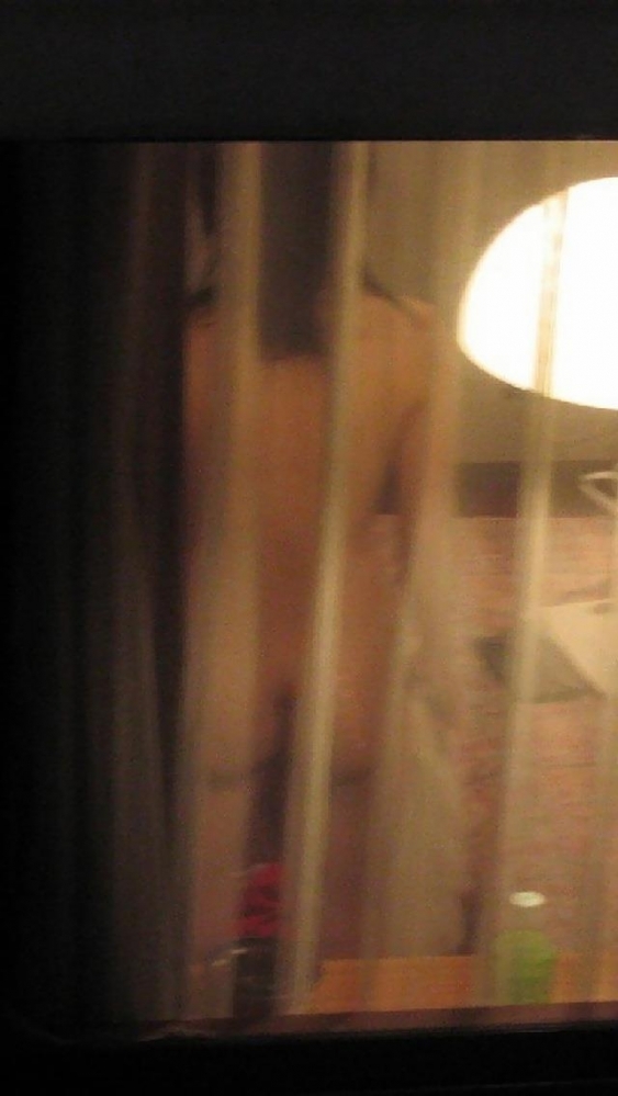 【民家盗撮】普通の家の窓から盗み撮りした女の子の裸がコレｗｗｗｗｗｗｗ【画像30枚】03_20180921222314d7b.jpg