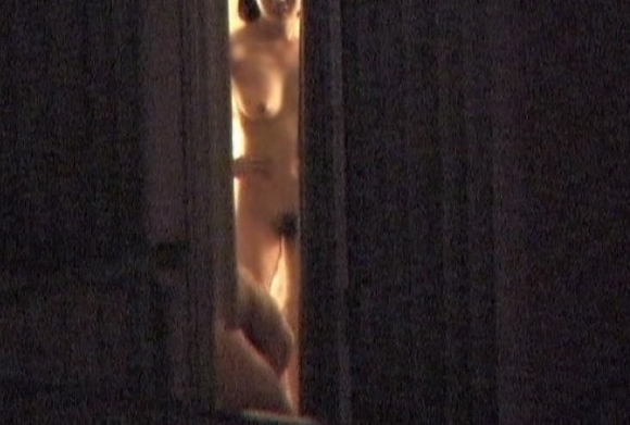 【民家盗撮】普通の家の窓から盗み撮りした女の子の裸がコレｗｗｗｗｗｗｗ【画像30枚】09_201809212223220c9.jpg
