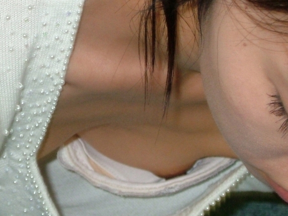 【浮きブラ盗み撮り】おっぱいが小さい女の子は大抵乳首が見えちゃってる件ｗｗｗｗｗｗｗ【画像30枚】09_20190419011712fce.jpg