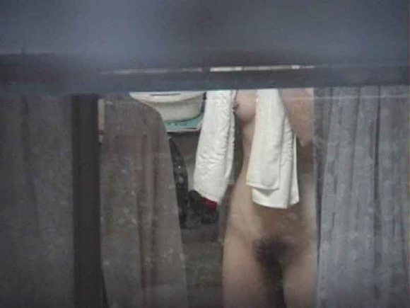 【民家盗撮】普通の家の窓から盗み撮りした女の子の裸がコレｗｗｗｗｗｗｗ【画像30枚】18_20180921223044259.jpg