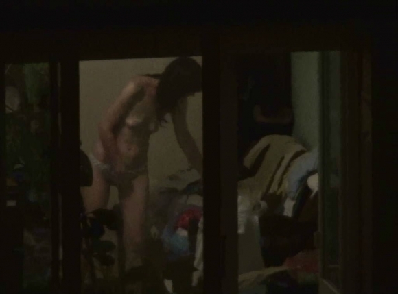 【民家盗撮】普通の家の窓から盗み撮りした女の子の裸がコレｗｗｗｗｗｗｗ【画像30枚】21_20180921223116b19.jpg