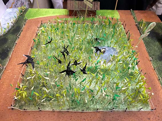 「奈良つばめねぐらこども研究部」のツバメの群れ再現模型