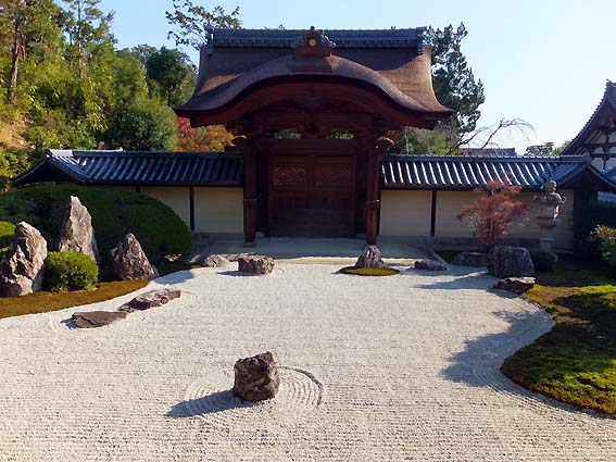 光明寺の美しい庭園