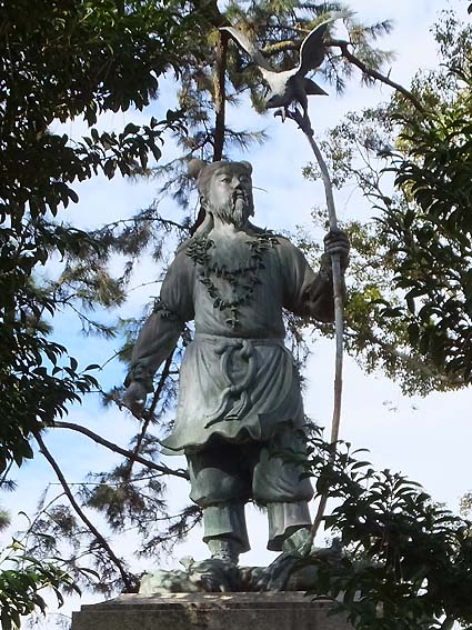 焼津神社の神武天皇像
