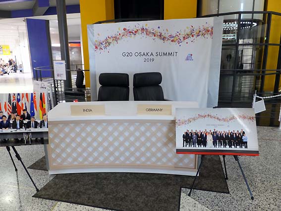 G20大阪サミット本会議場で使用されたテーブルと椅子