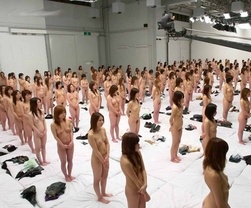 複数女子ヌード画像 こんな裸の美女達に囲まれたい50枚