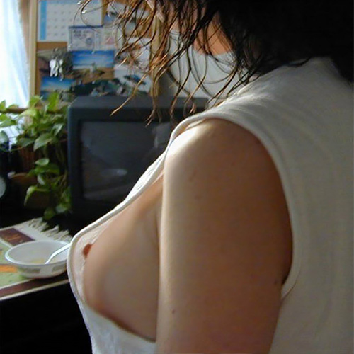 素人女性の乳首が見えちゃってる胸チラおっぱい画像スレｗｗｗｗｗｗｗｗｗｗｗ
