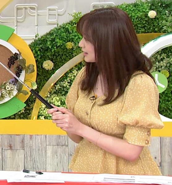 森香澄アナ　巨乳が際立つワンピースの横乳キャプ・エロ画像３