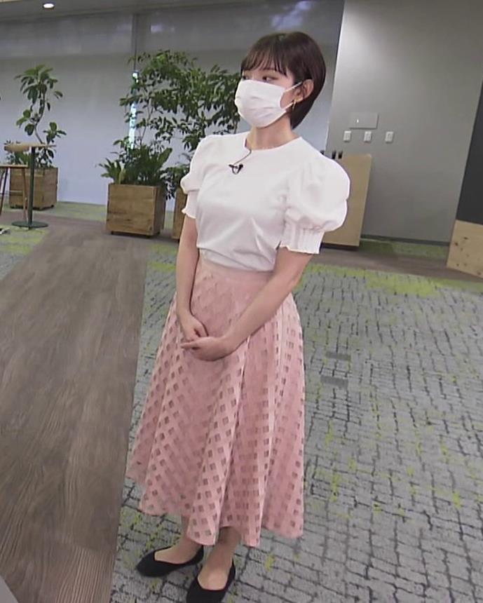 田中瞳アナ　おっぱいパツパツのブラウスキャプ・エロ画像４