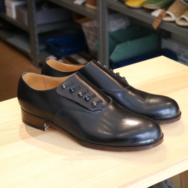 forme (フォルメ) / 【Button Up Shoes Plain Toe】のご紹介